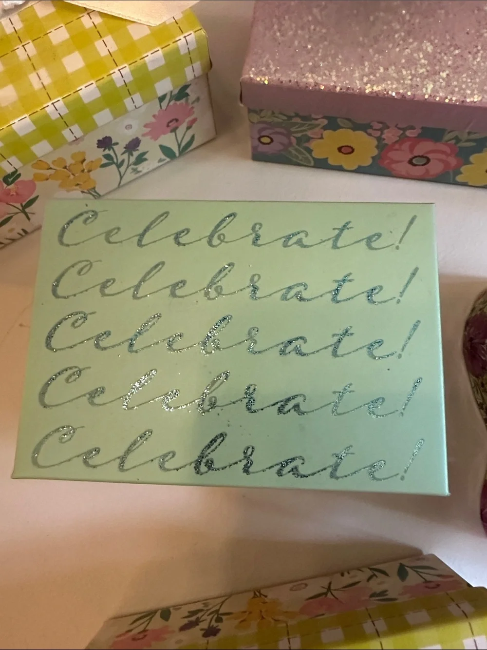 Set of 8 Beautiful gift boxes!